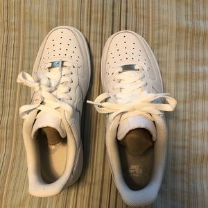 Nike women’s Air Force 1 low in 7.5